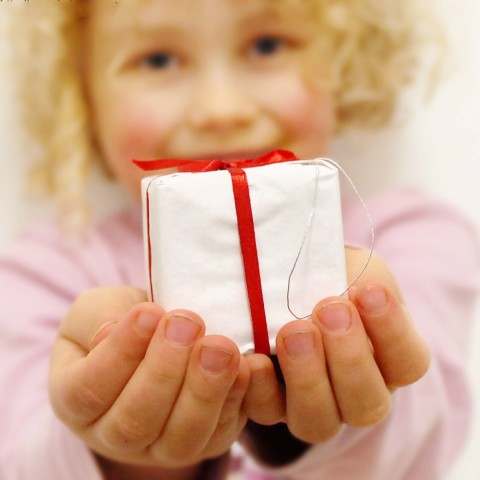 和孩子亲手做出母亲节礼物，送给奶奶和姥姥_订阅_腾讯网