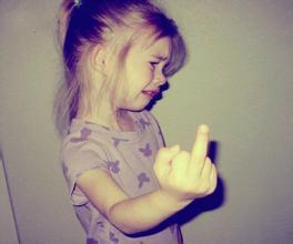 今天白天一个女销售上门推销内衣。