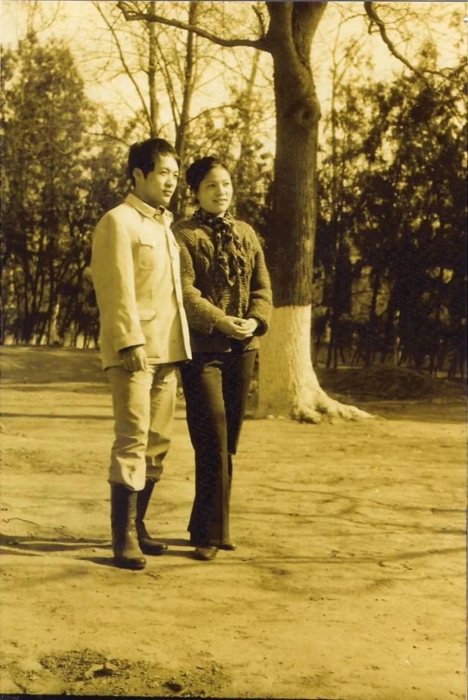 诗人顾城和谢烨之死的真相:是猝发的意外事件