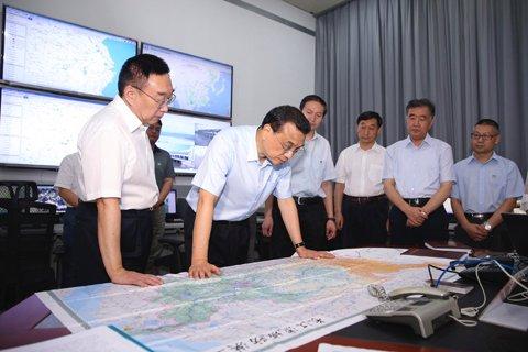 李克强:让政府公布的真相跑赢网上不实传言