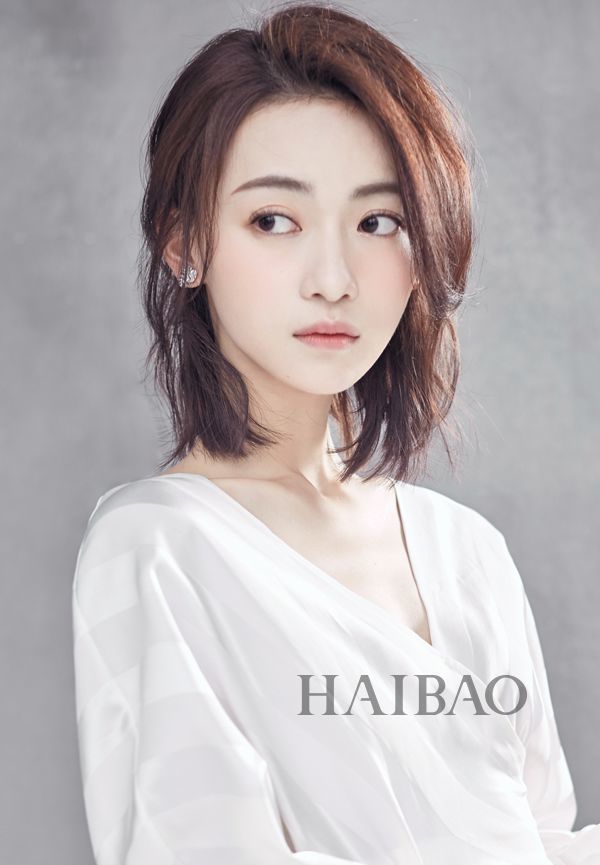 欧阳娜娜短发撞脸娜扎,想知道她发量回春的秘