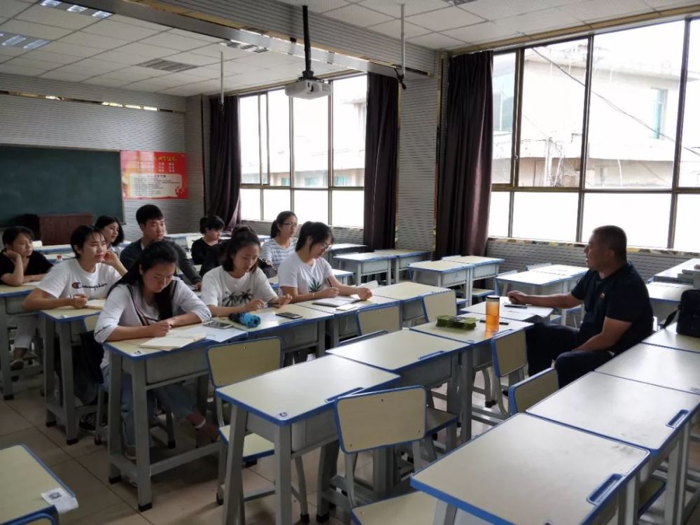 普洱市民族中学2018年新招入教师培训