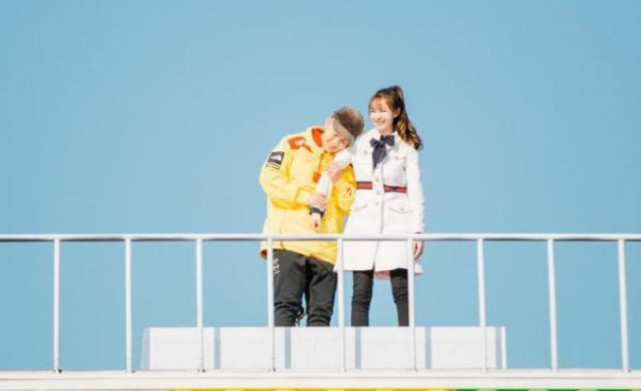 娱乐早报| 郭晶晶一家回保定母校,杜海涛沈梦辰