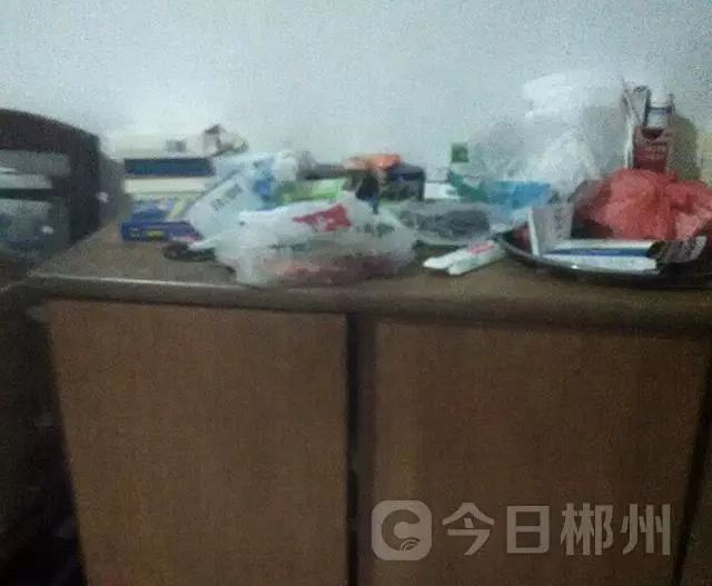 郴州65岁环卫工被宝马撞飞 继续治疗费用无人
