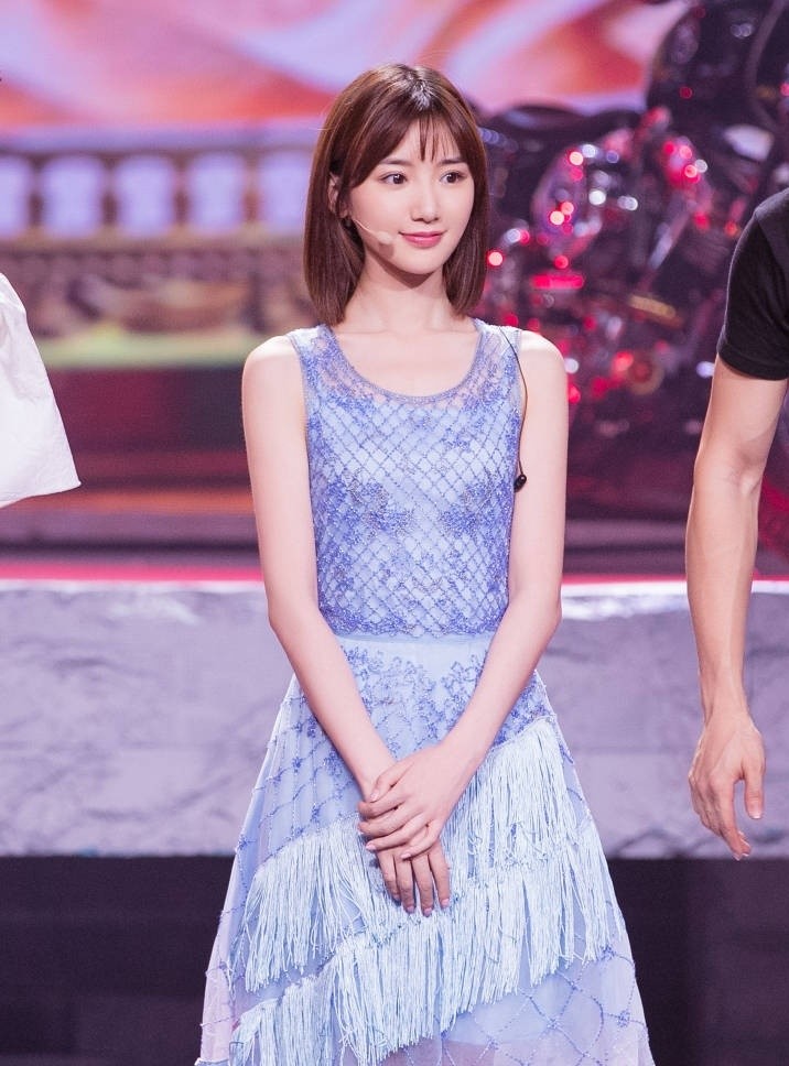 毛晓彤解锁新技能,参演舞林大会,美出天际,如此