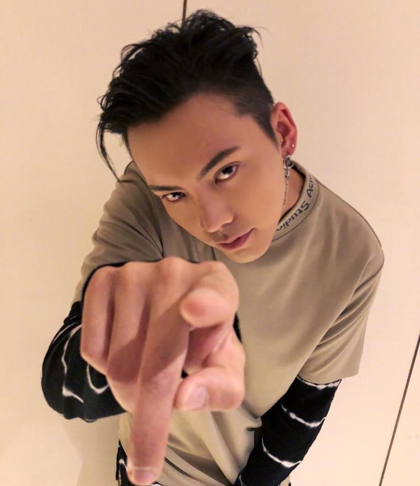 陈伟霆遇险，乘坐的国航疑似接到恐怖信息，人已安全落地