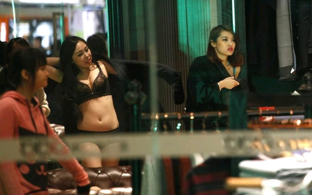 深圳内衣秀现场不堪入目\/图