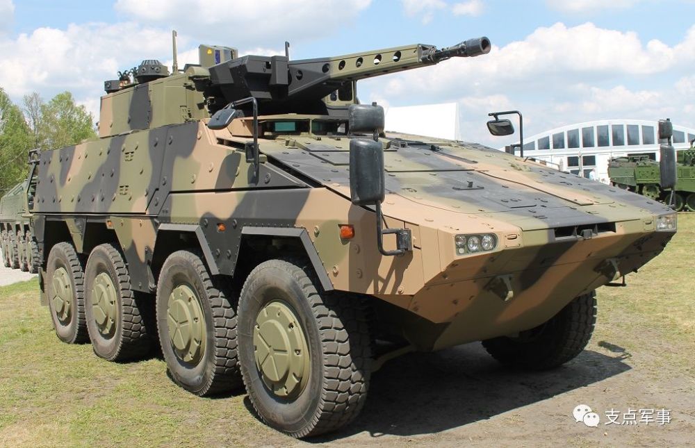 立陶宛订购的首批两辆"拳击手"(boxer)步兵战车(ifv)样车已在德国进入