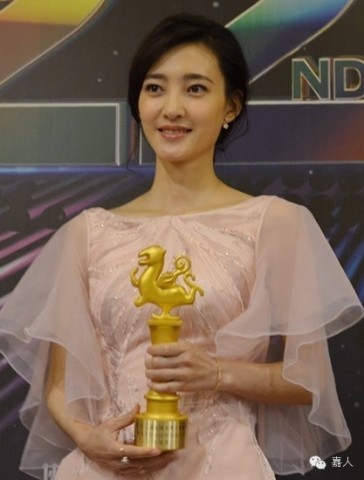 美妆 | 素颜女神王丽坤获奖 几款遮瑕强大到让