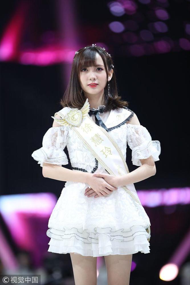 snh48团员徐慧玲白裙甜美. 图片来源:吴铭/视觉中国