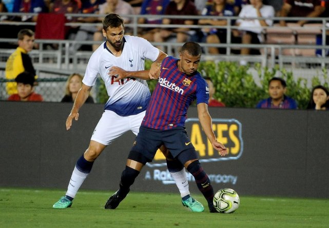 GIF-哈维接班人首秀献世界波 新妖锋点射取胜