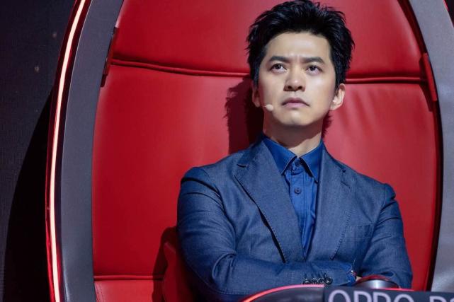 小伙《隐形纪念》获赞天籁 谢霆锋转身速度令