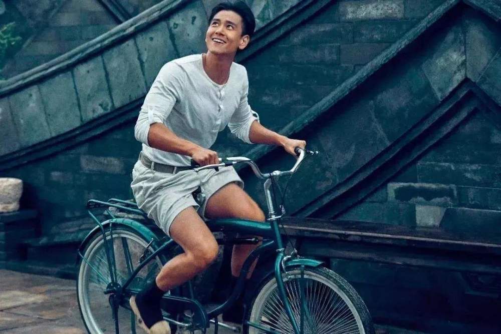 “对，他们拍电影从来都不是为了赚钱”