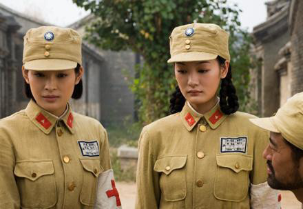 我军俘虏2名国民党女兵,李克农:放走穿长靴的!战士们百思不解