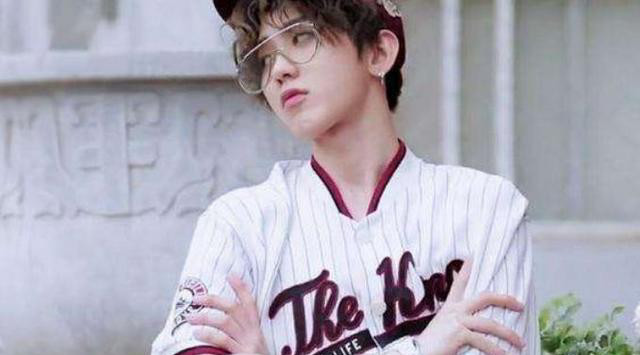 蔡徐坤生日之际,众多粉丝男团成员祝福他,唯独