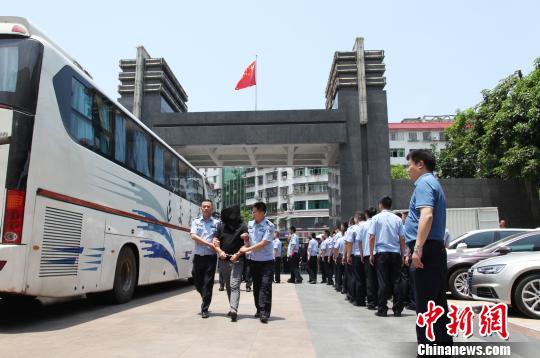 重庆警方破获特大荐股诈骗案 抓获嫌犯331人