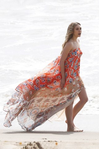 只有瘦高个才敢穿的拽地长裙,真的美翻了!