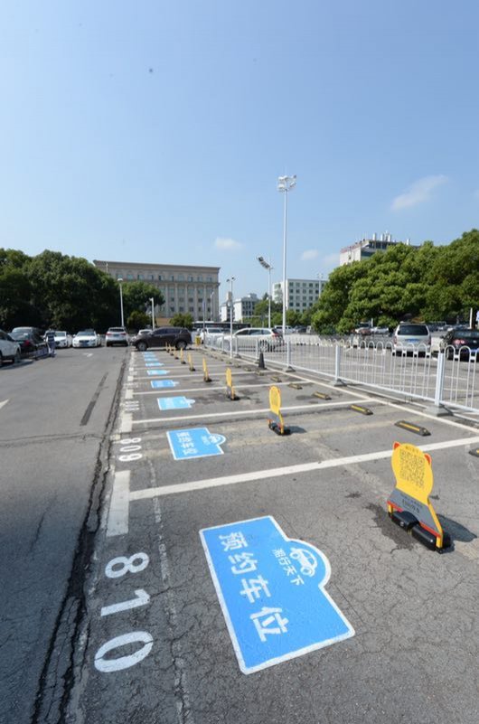 长沙:交警大楼试点智慧停车 向公众开放车位