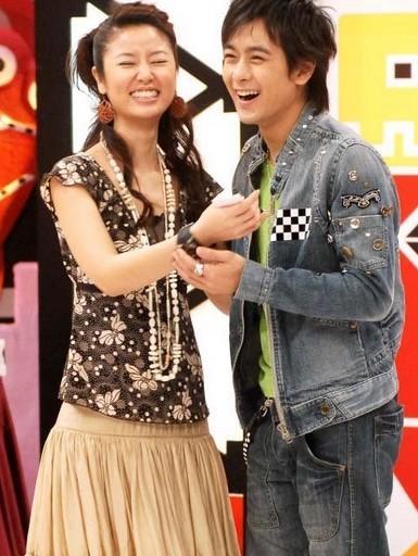 44岁林志颖一家近照,老婆隐藏了整整14年,三个儿子长相一样