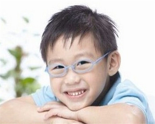 宝宝近视,儿童近视如何恢复,宝宝近视怎么�?幼儿近视如何治疗