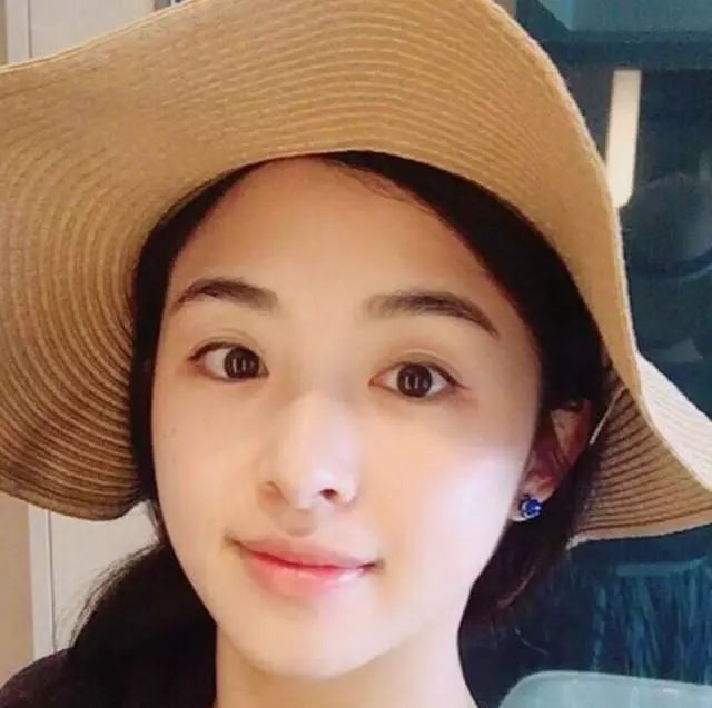 出了名的娃娃脸，“干爹”是刘德华，被经纪公司坑惨一直不温不火