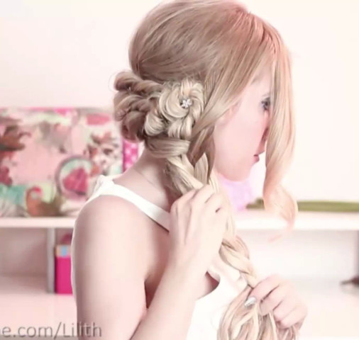 唯美<em>舞会</em>婚礼<em>发型</em>侧发编发<em>教程</em>_订阅_腾讯网