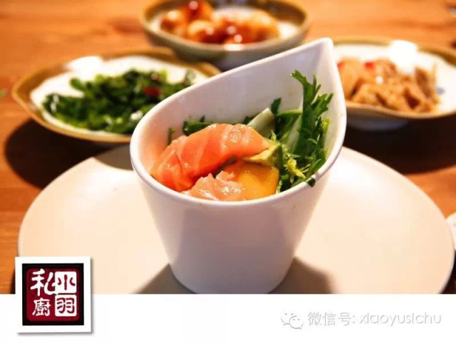 三文鱼芒果牛油果沙拉