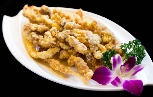 炸酥肉简直是太好吃了,酥脆又鲜美,重点在挂面糊这一步
