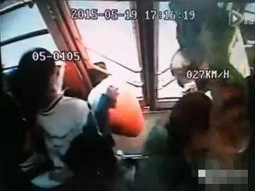 暴打男人，不可取的暴力行为与免费观看短剧的反思，暴打男人，不可取的暴力行为与对免费观看短剧的反思