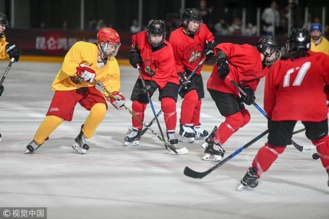全国女子冰球邀请赛开赛 6支队伍一决高下快来