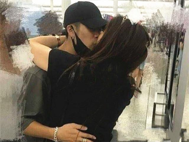 王嘉尔,胡军与妈妈女儿亲吻难接受?这对韩国父女简直能刷新你的三观