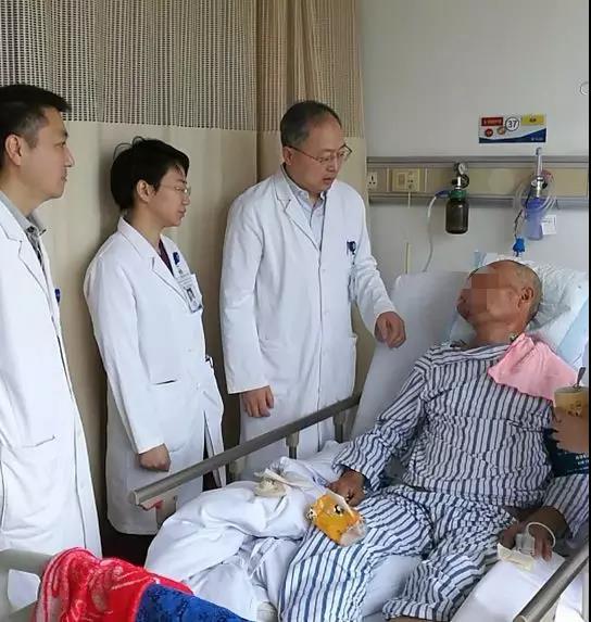 男子面部胎记突然疯长 面目全非被当怪物