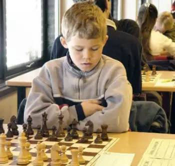 卡尔森父母谈国际象棋世界冠军童年经历