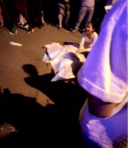 宝马司机撞死女子 脚踢死者