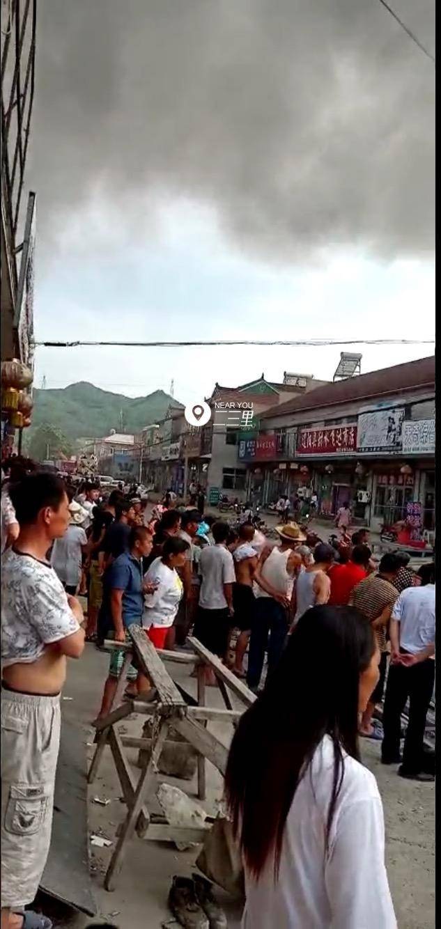 辽阳县甜水乡疑似鞭炮仓库起火 存在人员伤亡