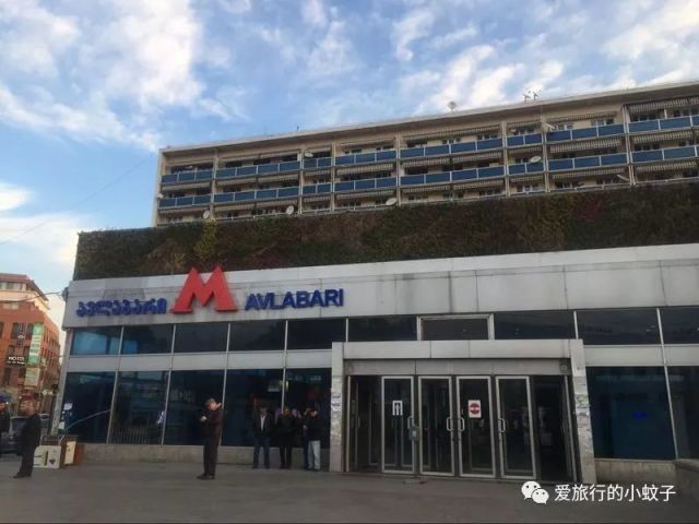2 巴士   从第比利斯去埃里温的小巴在地铁avlabari站左边的停车场
