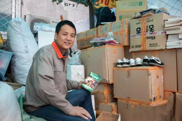 一个快递员年入200万,看完你就服了!