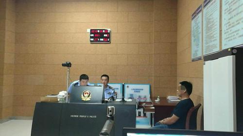 一起轻微刮擦事故 牵出买卖婴儿出生证明的网