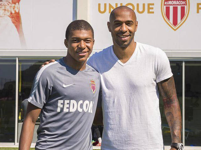 19岁世界之巅!姆巴佩用速度惊艳时光 现在他要