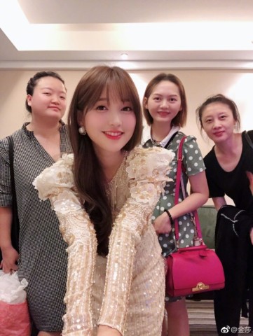 金莎还是《十八岁的天空》里那个班花，这些人再不老我就要疯了