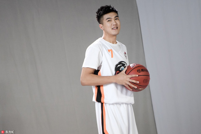 专访黄荣奇：刘炜帮我很多 要和艺人打团队篮球