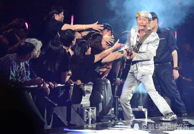 黄家驹真正的实力，在乐坛上能被称为天王吗？许冠杰罗大佑这一举动道出真相