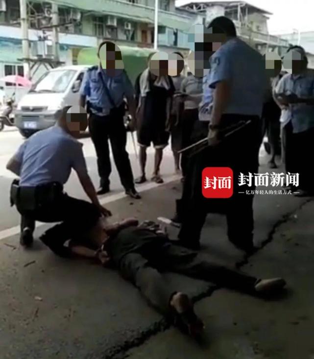 四川昨日突发命案 一男子被当街砍死