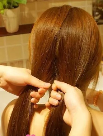 爱美女生看过来,几款常用扎<em>头发</em>的方法!_订阅