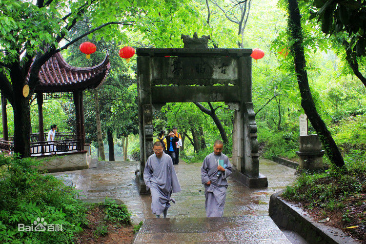 弘愿寺前身即敬亭山广教寺,为唐大中年间黄檗禅师创建,历代高僧辈出