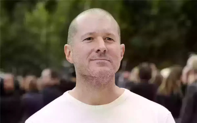 Jony Ive 出任苹果首位首席设计官 | 爱范早读