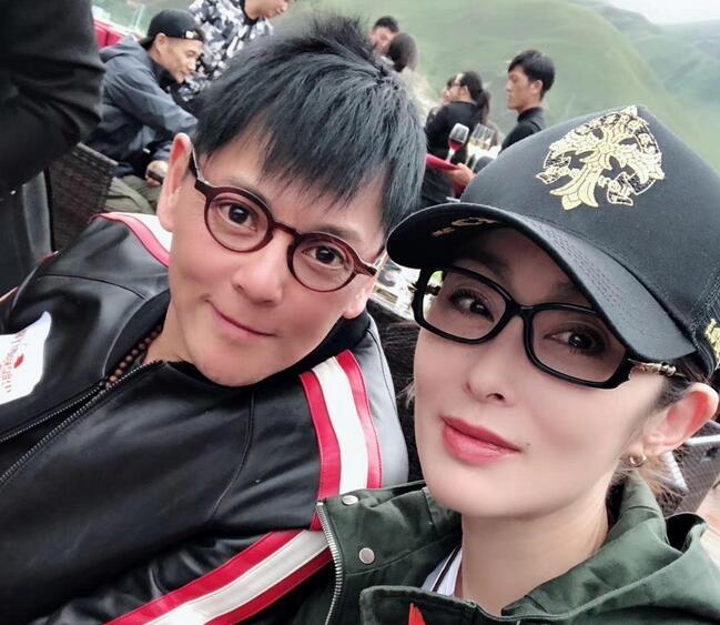 莫少聪懒理前妻洪欣与张丹峰的家务事,带着一