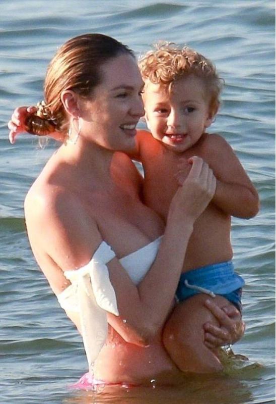 生了二胎肌肉松弛维密超模糖糖也难幸免 期待