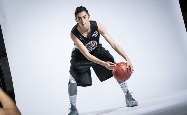 踏着詹皇的霸王步前进 王鹤棣改变了粉丝也成