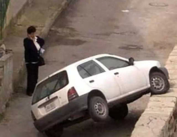 绝对不走寻常路!终极女司机逆天泊车大盘点